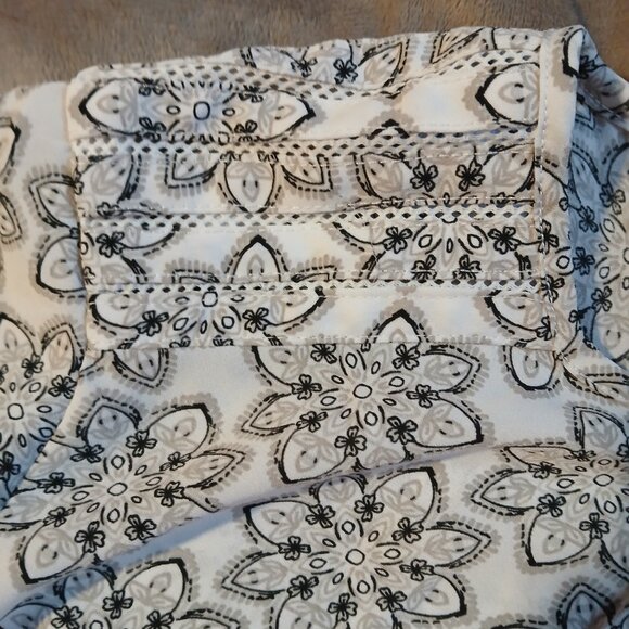 Banana Republic Factory Women's Medallion / Floral Cap Sleeve Top SZ S - Picture 3 of 8